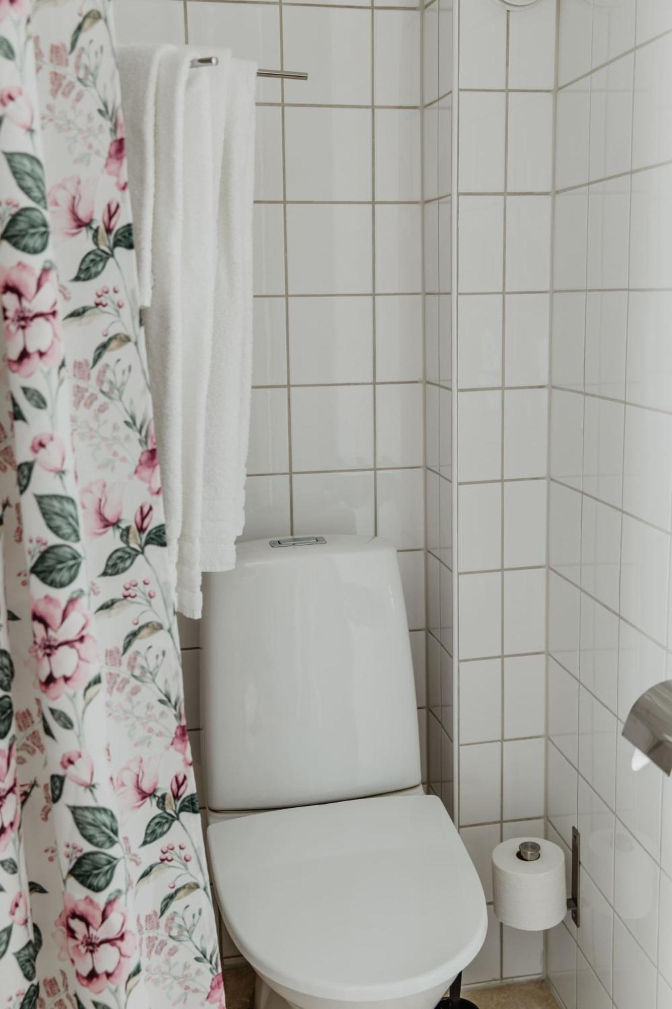 Slottsparken Motel Гускварна Екстер'єр фото