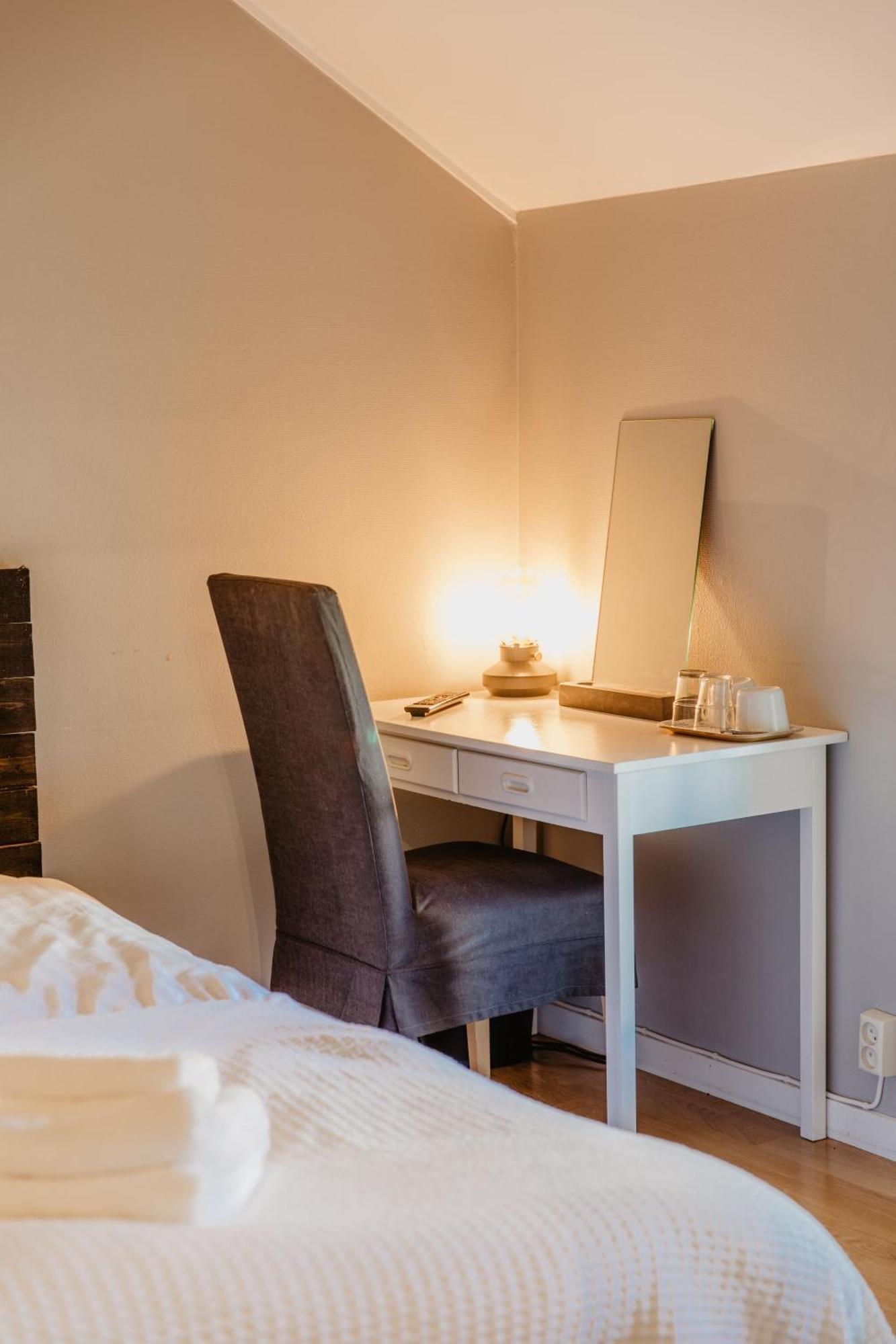 Slottsparken Motel Гускварна Екстер'єр фото