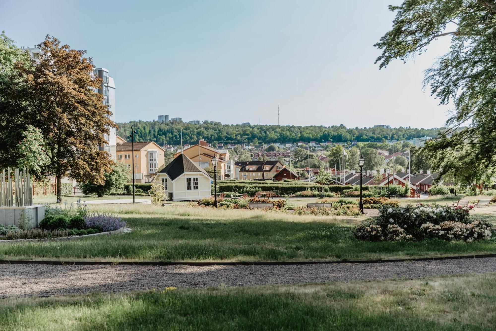 Slottsparken Motel Гускварна Екстер'єр фото