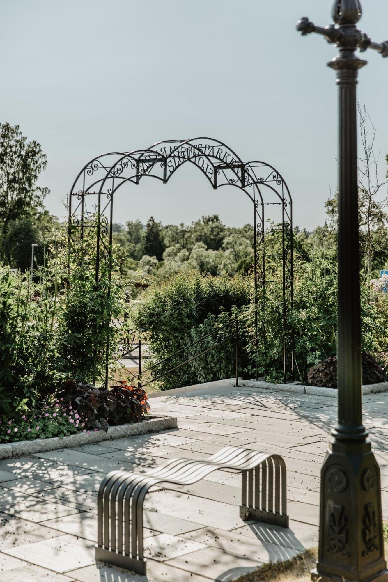 Slottsparken Motel Гускварна Екстер'єр фото