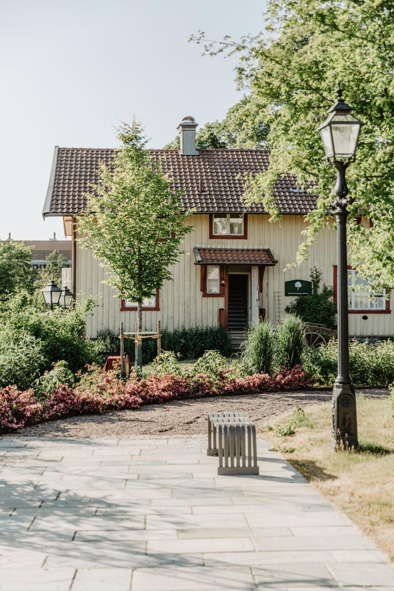 Slottsparken Motel Гускварна Екстер'єр фото